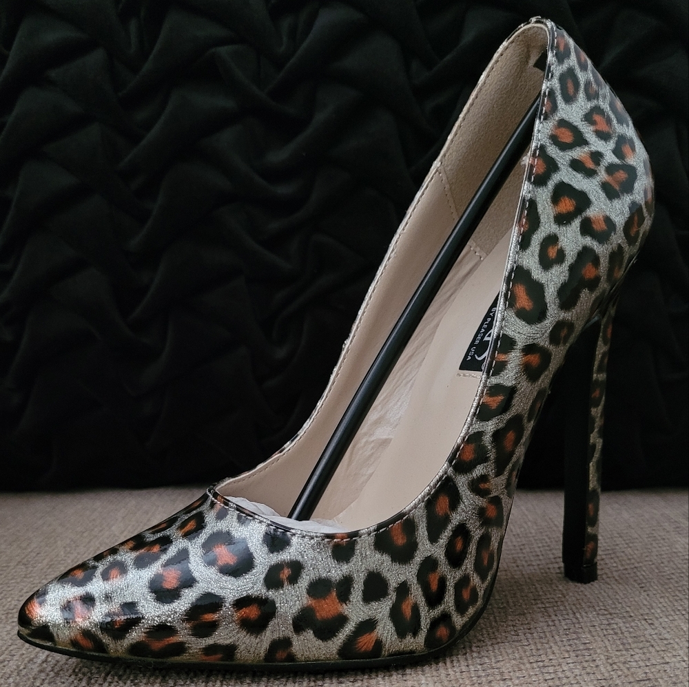 DEVIOUS BY PLEASER USA LEO SEXY 20 SILVER LEOPARD STILETTO